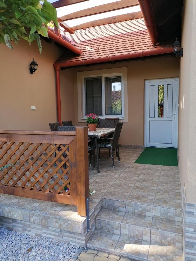 Hajdúszoboszló Kaktuszvirag Apartmanhaz מראה חיצוני תמונה