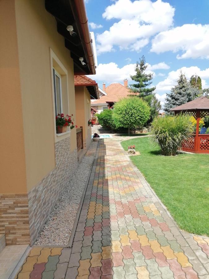 Hajdúszoboszló Kaktuszvirag Apartmanhaz מראה חיצוני תמונה