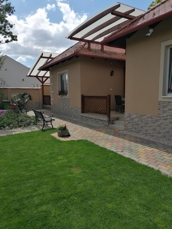 Hajdúszoboszló Kaktuszvirag Apartmanhaz מראה חיצוני תמונה